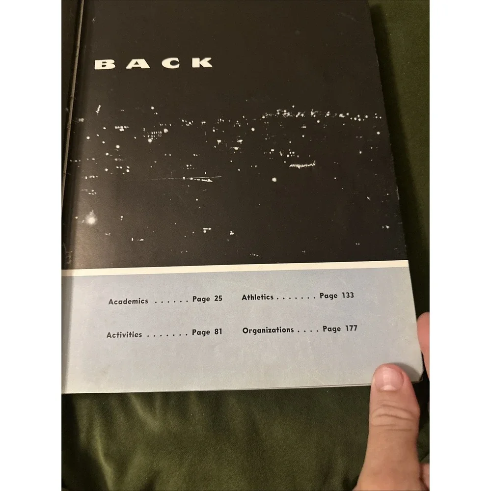 1952 RAZORBACK Yearbook - University of Arkansas - Fayetteville, AR